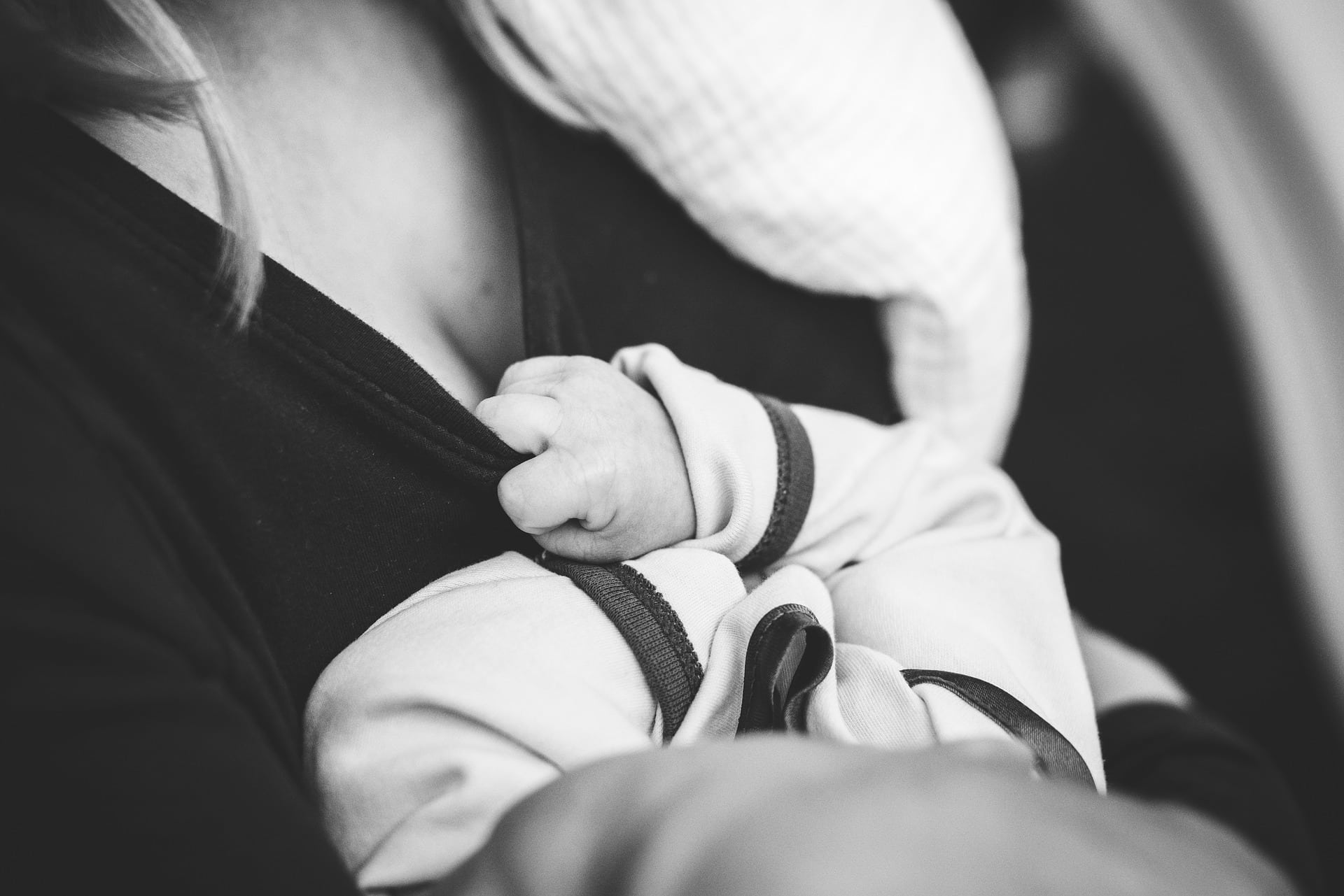 母乳喂养婴儿的护理罢工与拒乳症